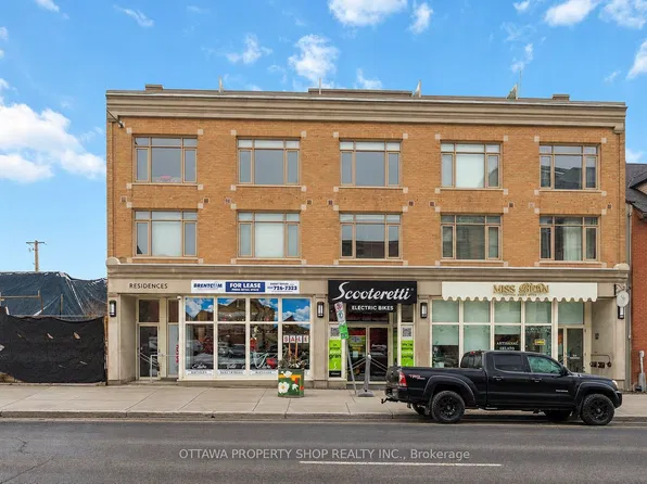 202 Saint Patrick St #15, Ottawa, ON K1N 5K3