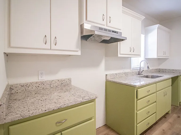 950 W Lynn St — Photo 7