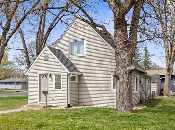 437 Linden Ave SW, Hutchinson, MN 55350