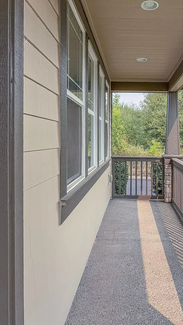 North Plains 4 Bedroom 2.5 Bath Home Available !! — Photo 4