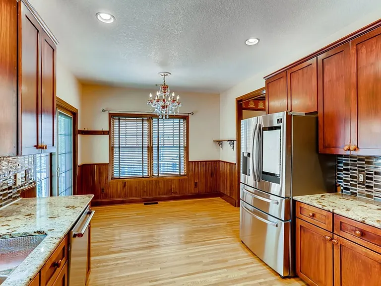 490 Laurel Ave — Photo 12