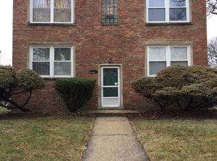 8956 Lavergne Ave APT 2B, Skokie, IL 60077