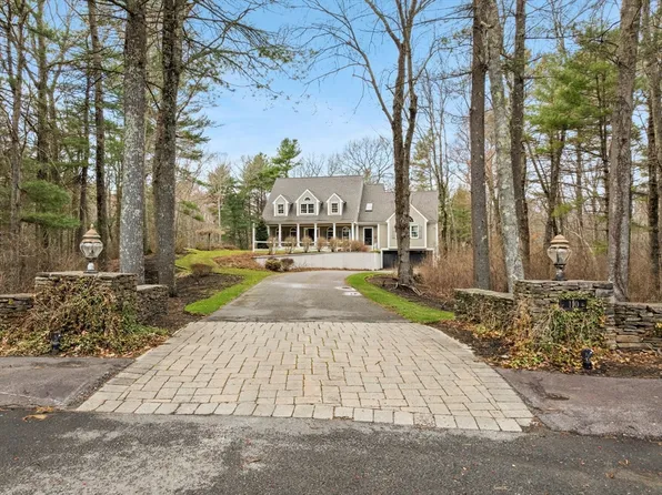 110 Diniz Dr, Raynham, MA 02767