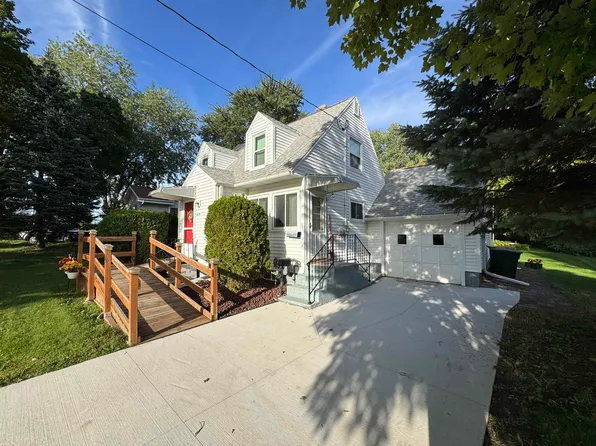 409 Stanton St, Ripon, WI 54971
