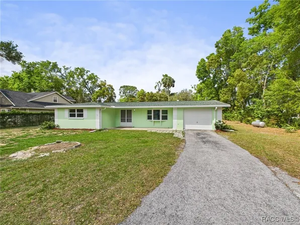 1080 N Hollywood Cir, Crystal River, FL 34429