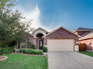 2030 Sterling Gate Dr, Heartland, TX 75126