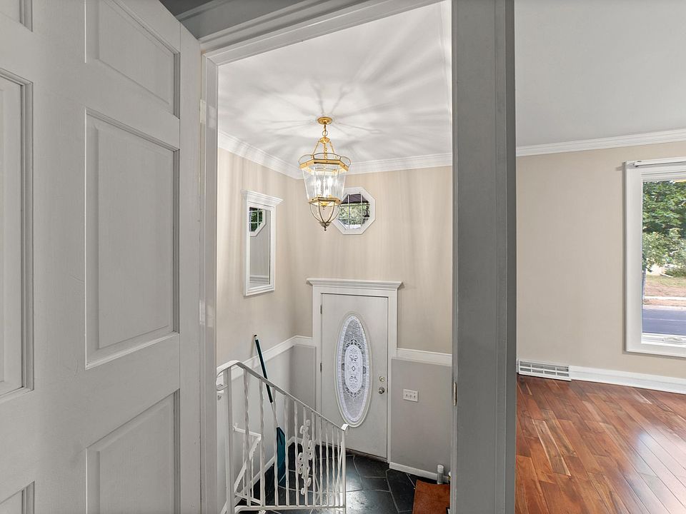 1st image of 5552 1st Ave S