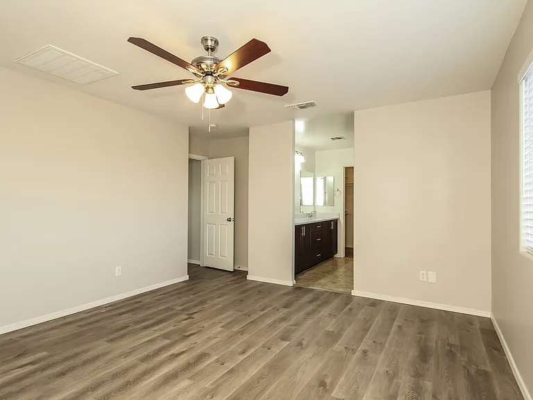 4855 S 4th Ave — Photo 10