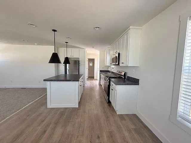 3 bed, 2.0 bath, 1160 sqft, $1,795 — Photo 2