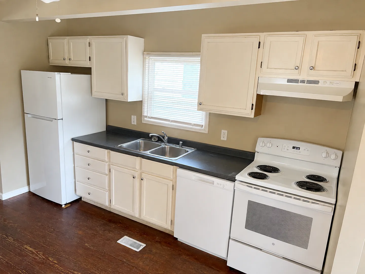 5 Bedroom Available for Pre Lease! — Photo 3