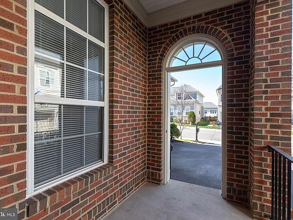 Arched Entry to Front Porch