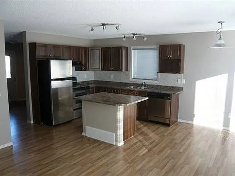 2 bed, 2.5 bath, 1700 sqft, $2,095 — Photo 3