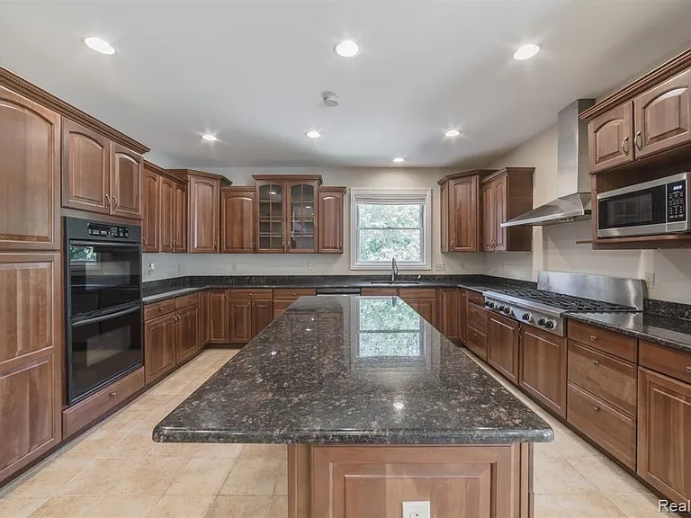 1591 Eagle Trl — Photo 4