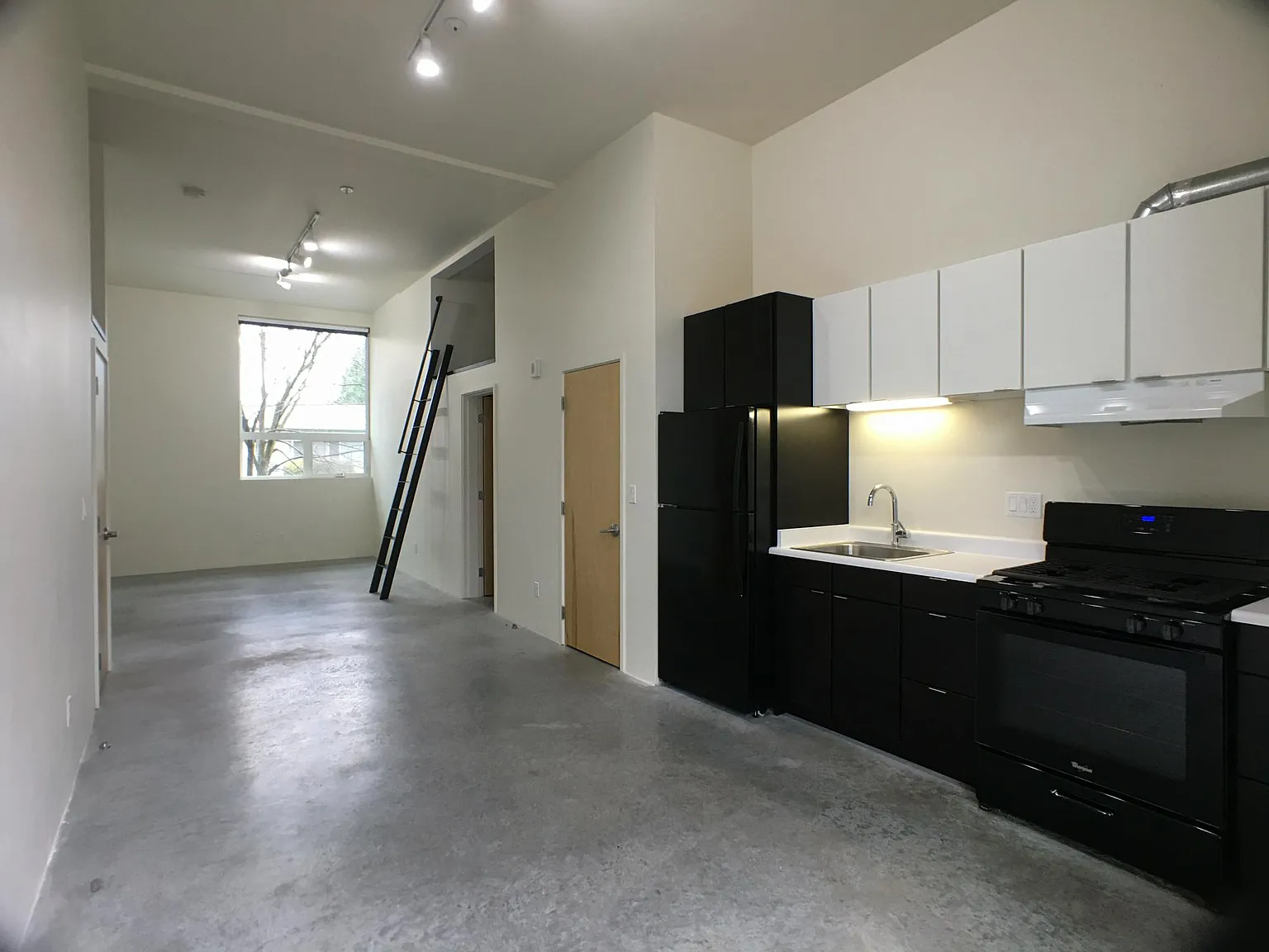 Studio, 525 sqft, $1,525 — Photo 1