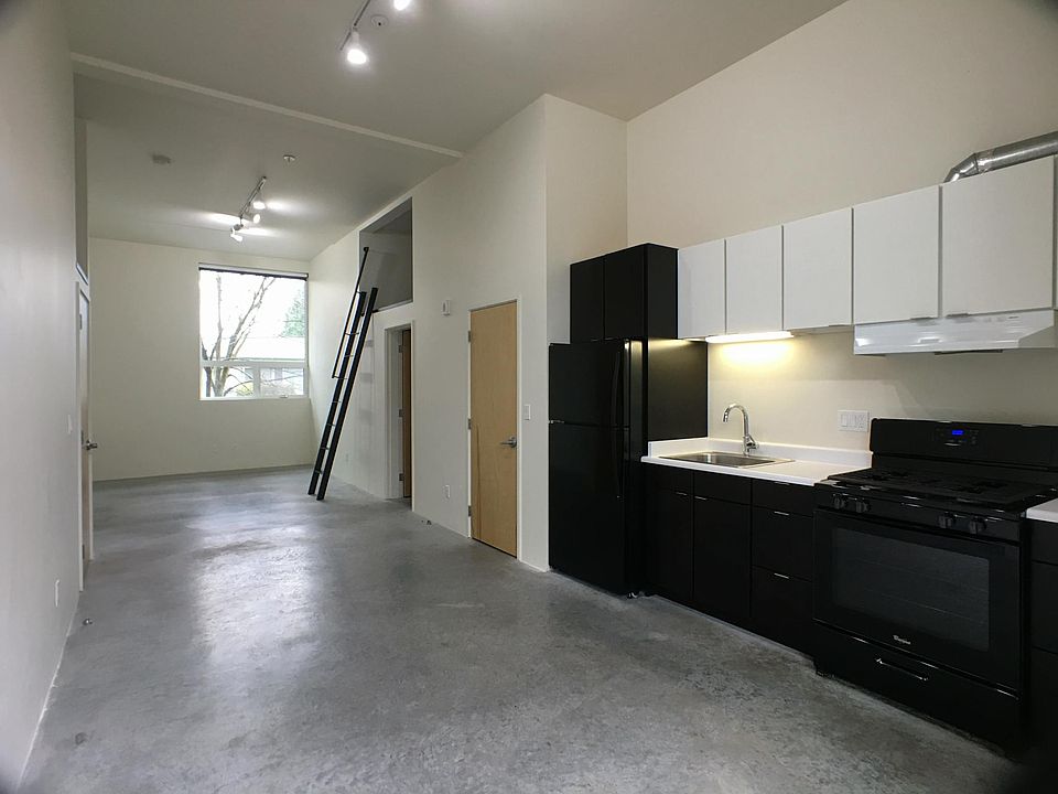 1st image of 4110 SE 28th Pl Unit 203