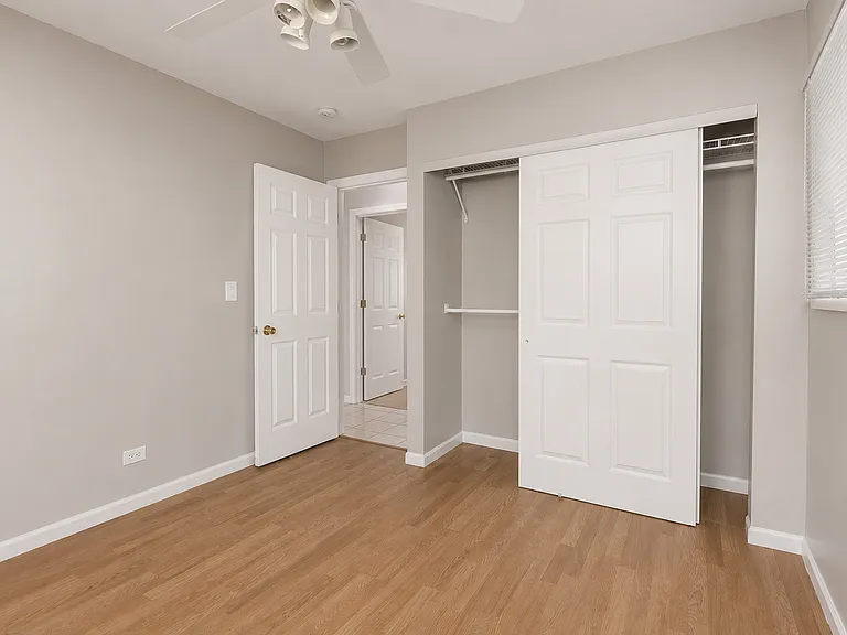 6847 Hawthorne Ln — Photo 14