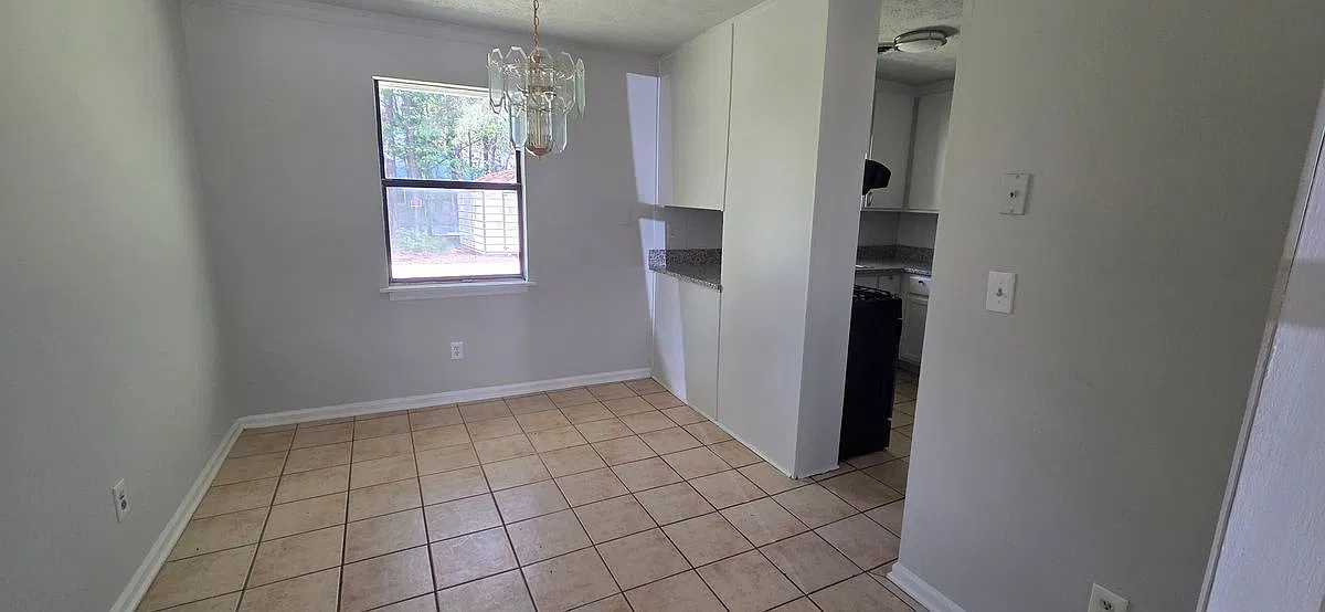 3 bed, 2.0 bath, 1053 sqft, $1,700 — Photo 3