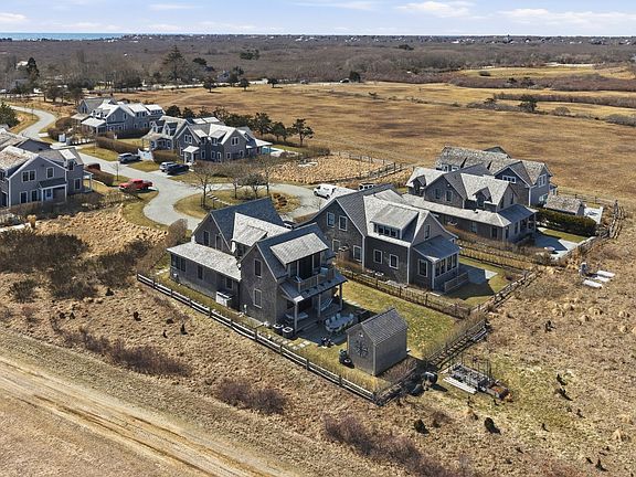 5th image of 11 Hydrangea Ln