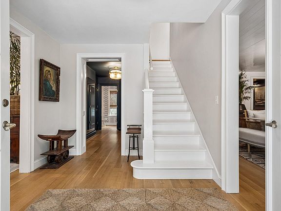 4th image of 718 Royall Ave
