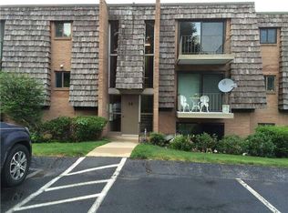 1435 Forest Green Dr, Coraopolis, PA 15108