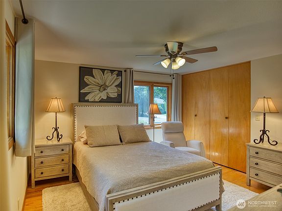 4th image of 805 E Spring Street