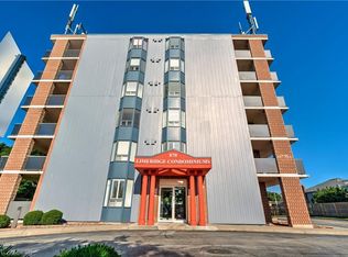 870 Upper Wentworth St #202, Hamilton, ON L9A4W4