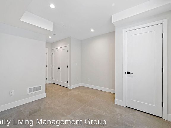 2nd image of 2149 N Franklin St #10876377