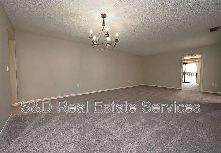 1808 Village Ct — Photo 11