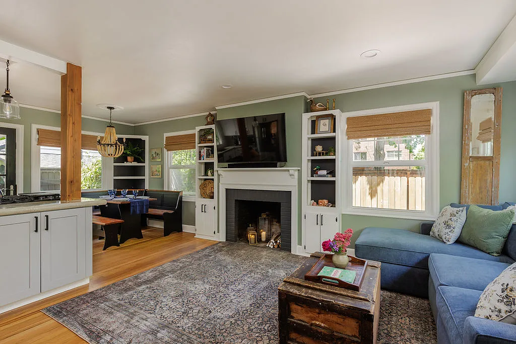 4 bed, 1600 sqft, $5,000 — Photo 1