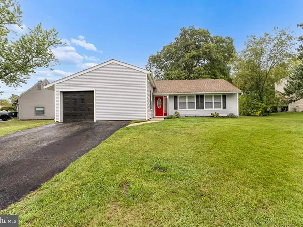 48 Pershing Ln, Sicklerville, NJ 08081