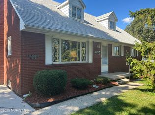 1324 Dearborn Ave, Oregon, OH 43616