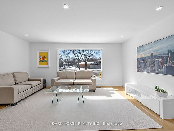 4th image of 3620 Nadine Cres