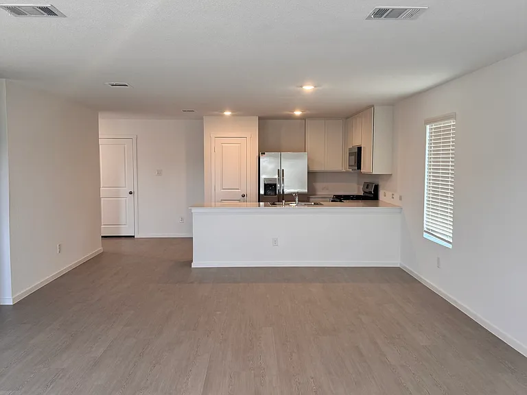 2036 Stable Ln — Photo 13
