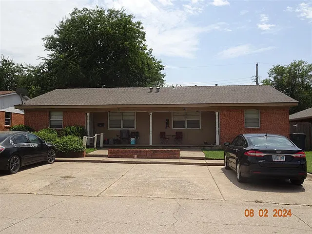 3 bed, 1.5 bath, 1040 sqft, $1,300 — Photo 1