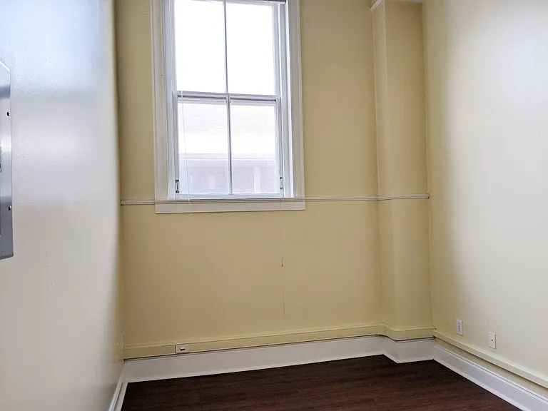 116 1/2 N Walnut St — Photo 6