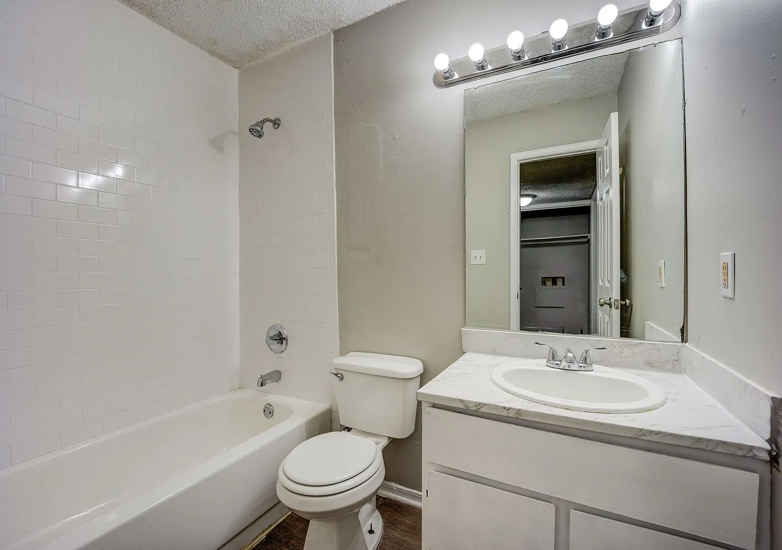 The Cottonwood: 1 & 2 Bedroom Apartments — Photo 2