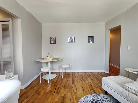 Rented by Signature Property Realty | media 27