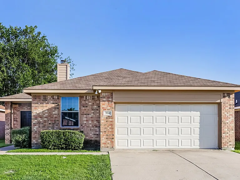 916 Buffalo Springs Dr — Photo 1