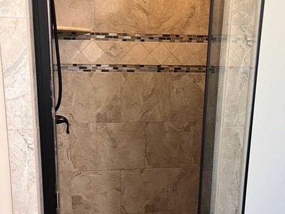4th image of 3536 Walstine Ln