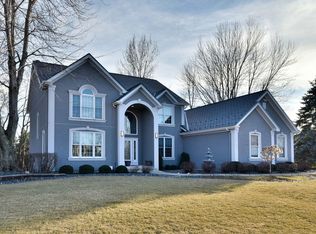 36W897 Whispering Trail Ct, Saint Charles, IL 60175