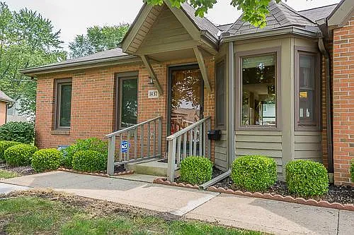 1437 Pegwood Dr photo 1