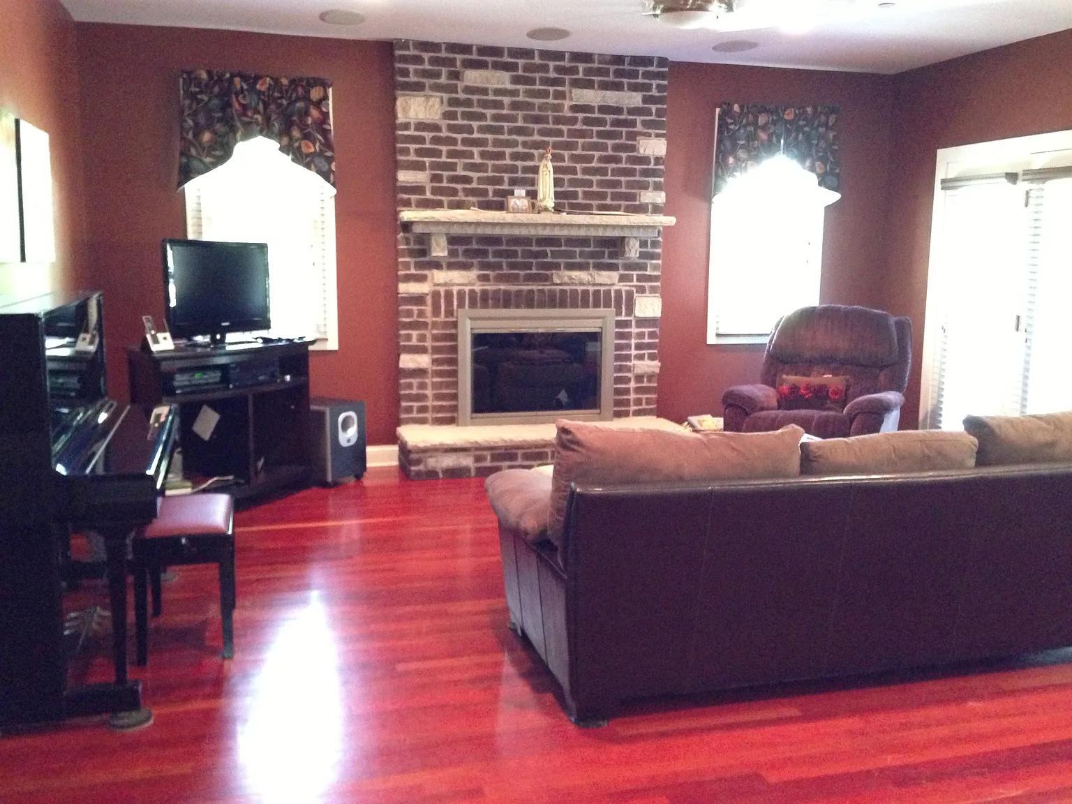 466 Greenfield Ave photo 1