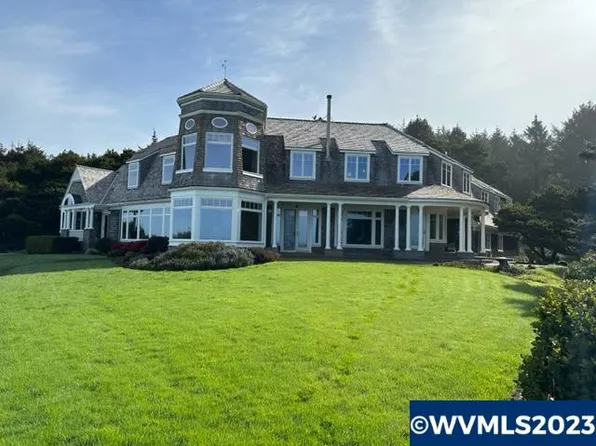 105 SW 68th St, Newport, OR 97365