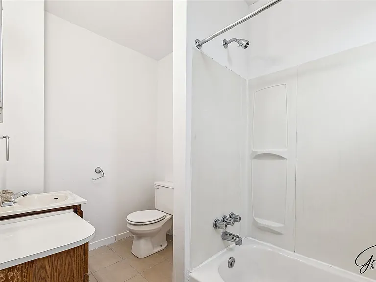 2615 Emmons Ave — Photo 19