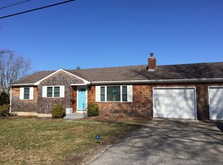 73 Oak St, Middletown, RI 02842