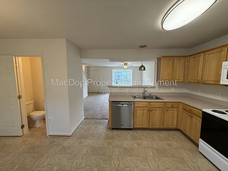 219 Merrill Ct — Photo 13