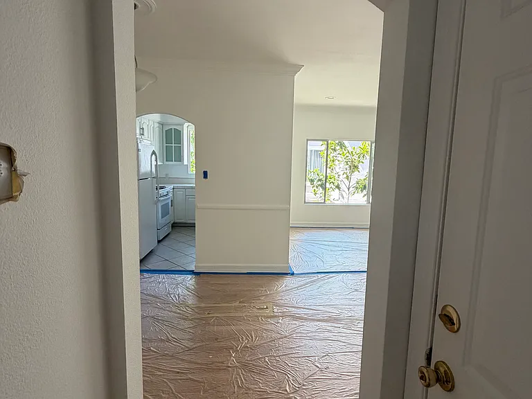 217 S Doheny Dr #5 — Photo 33