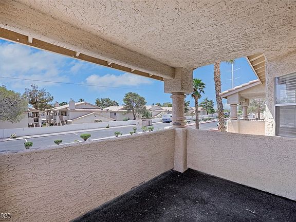 4th image of 921 Sulphur Springs Ln Unit 201
