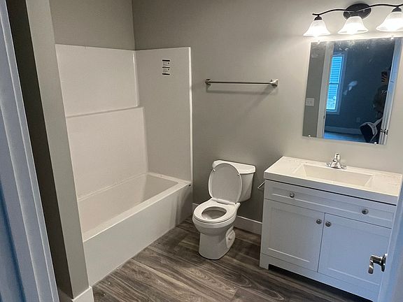 4th image of 308 Kensington Dr #1