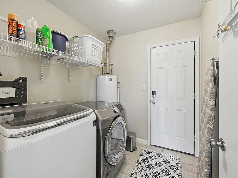 1040 S Fulton St — Photo 24